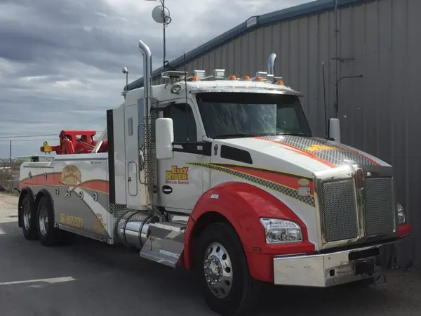 Apollo Towing heavy-duty Kenworth wrecker